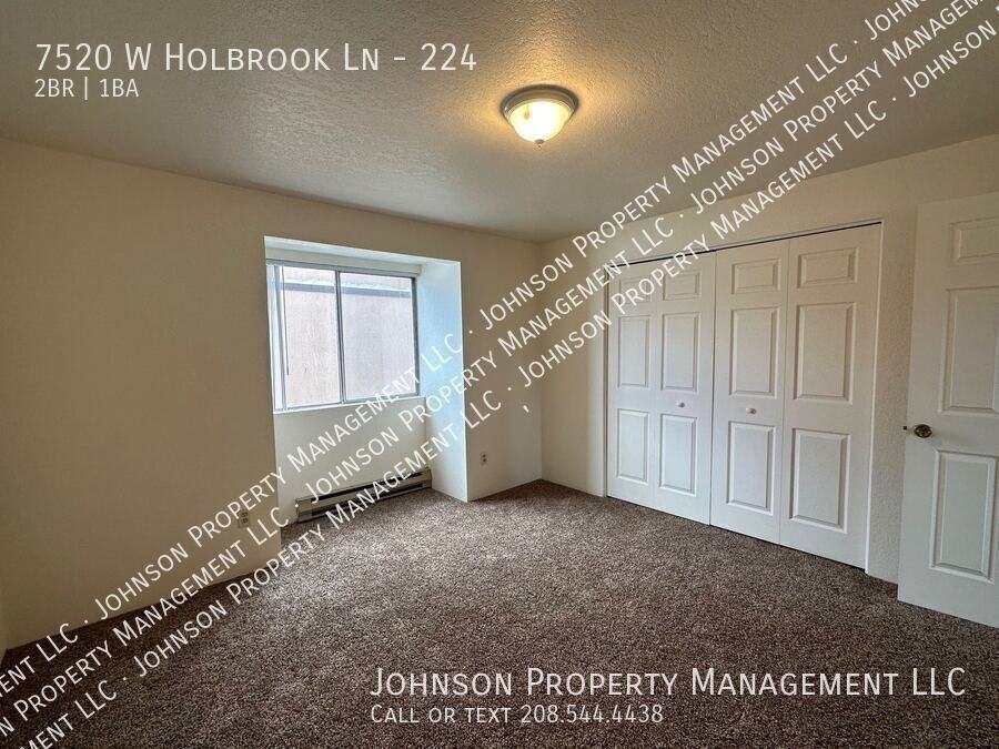 7520 W Holbrook Ln #224 - Photo 7 of 12