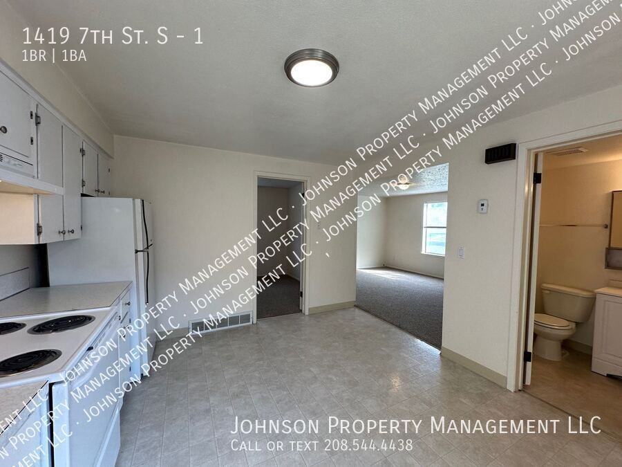1419 7th St S #1 - Photo 5 of 17