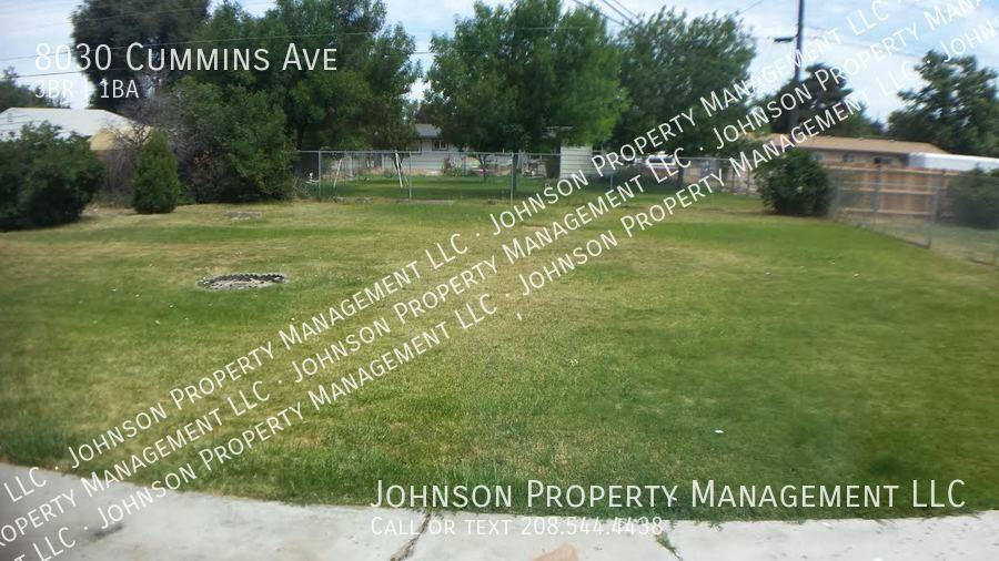 8030 W Cummins Ave - Photo 2 of 14