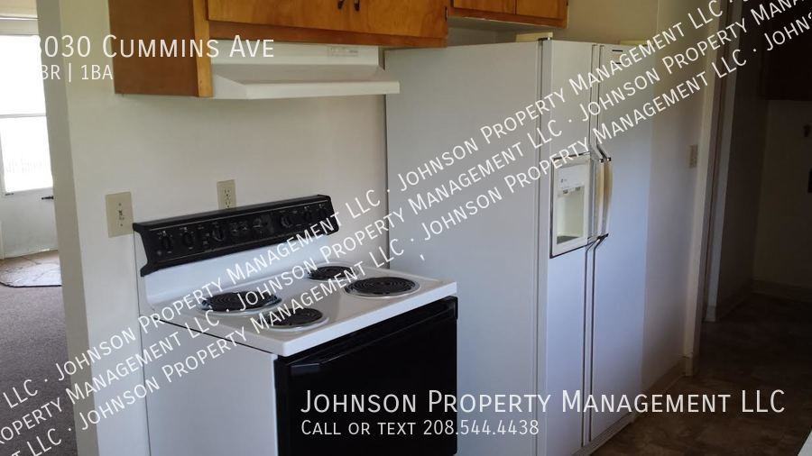 8030 W Cummins Ave - Photo 4 of 14
