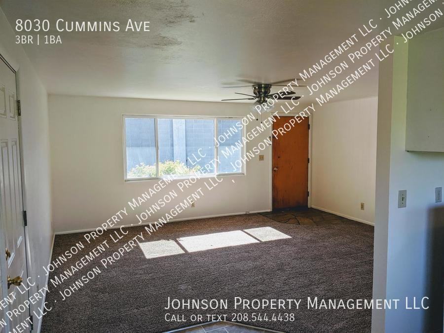 8030 W Cummins Ave - Photo 6 of 14