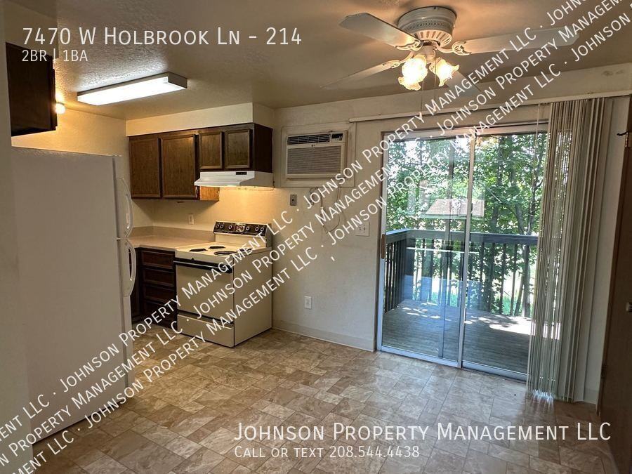 7470 W Holbrook Ln #214 - Photo 4 of 11