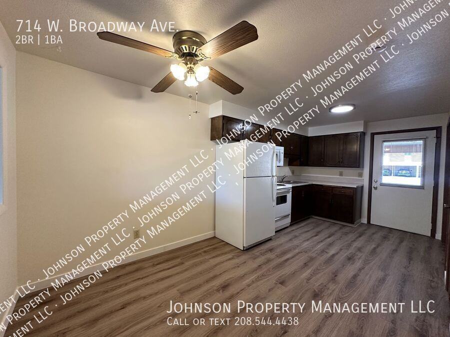 714 W Broadway Ave - Photo 4 of 11