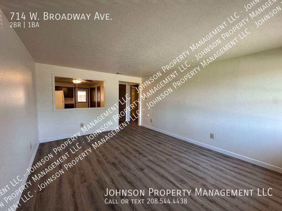 714 W Broadway Ave - Photo 5 of 11
