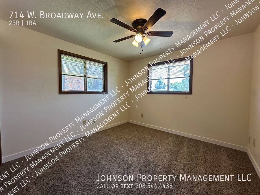 714 W Broadway Ave - Photo 7 of 11