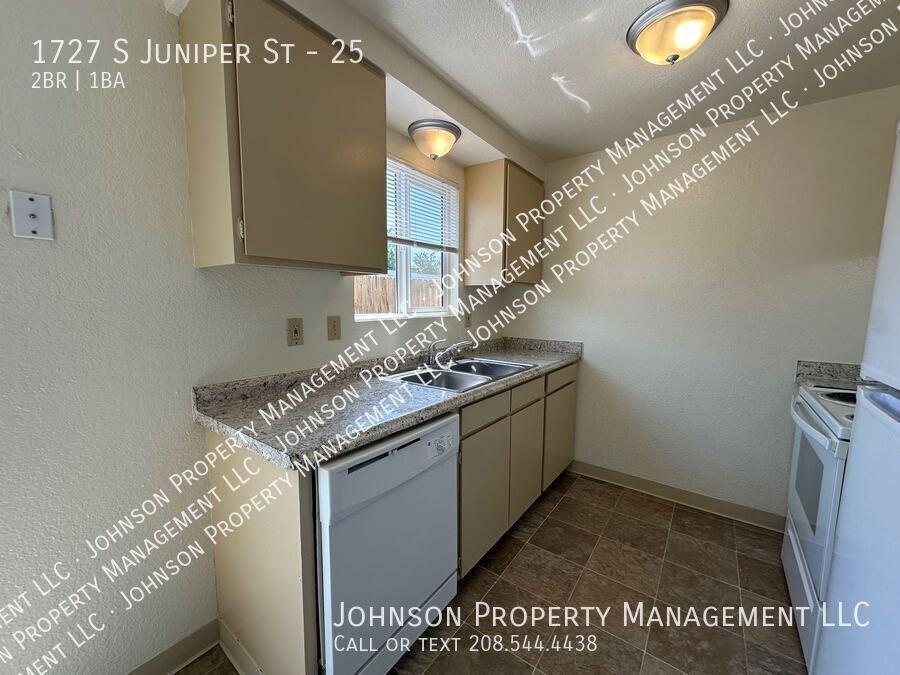 1727 S Juniper St #25 - Photo 5 of 13