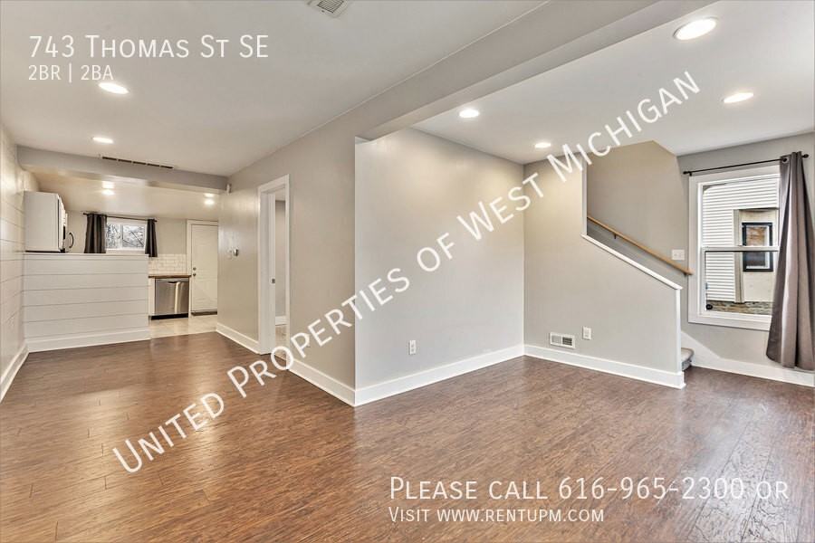 743 Thomas St Se - Photo 6 of 20