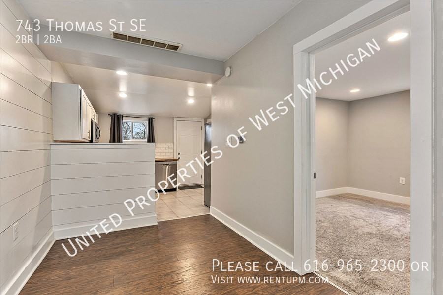 743 Thomas St Se - Photo 7 of 20