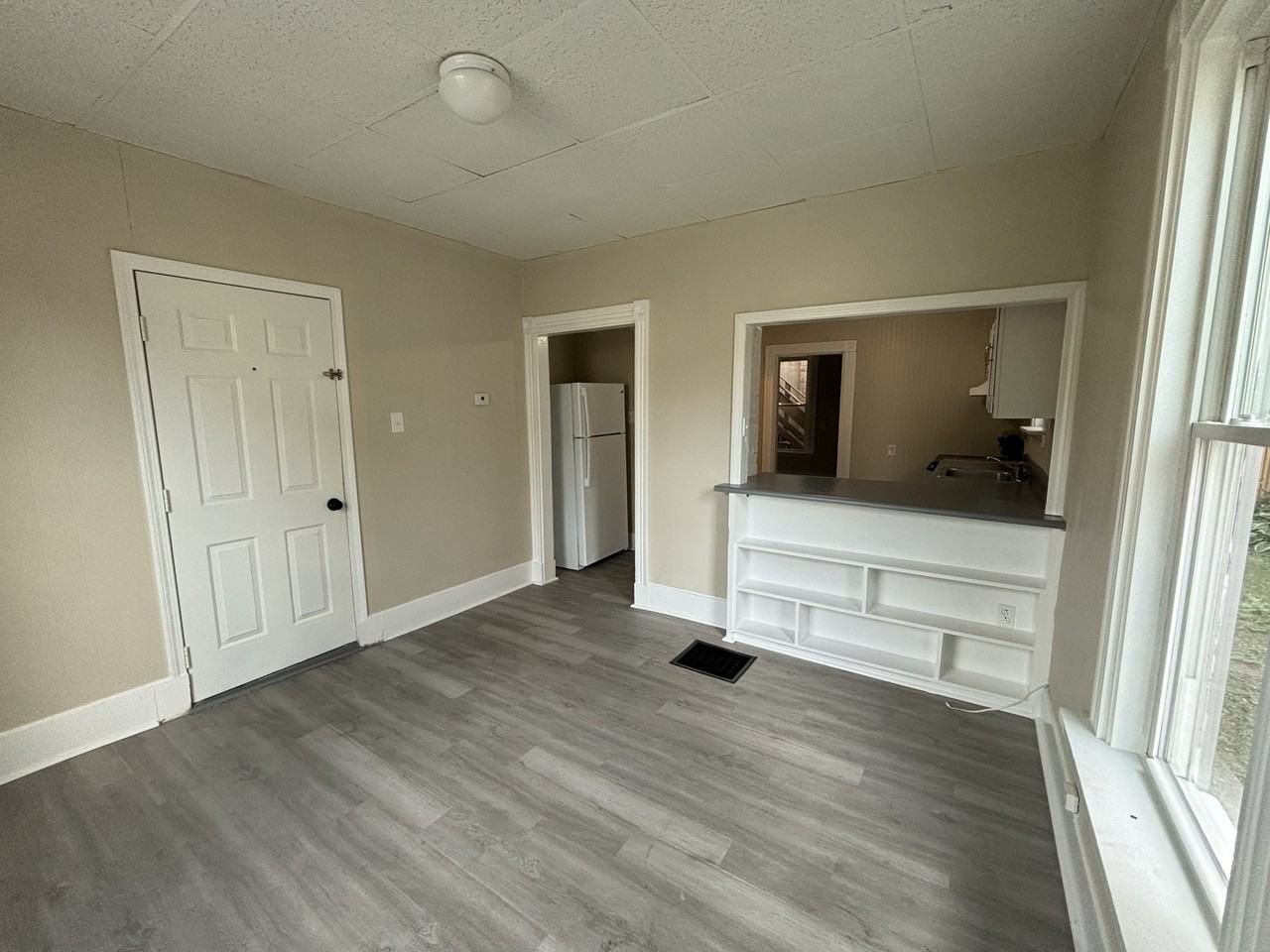 53 S Park St #1 - Photo 4 of 5