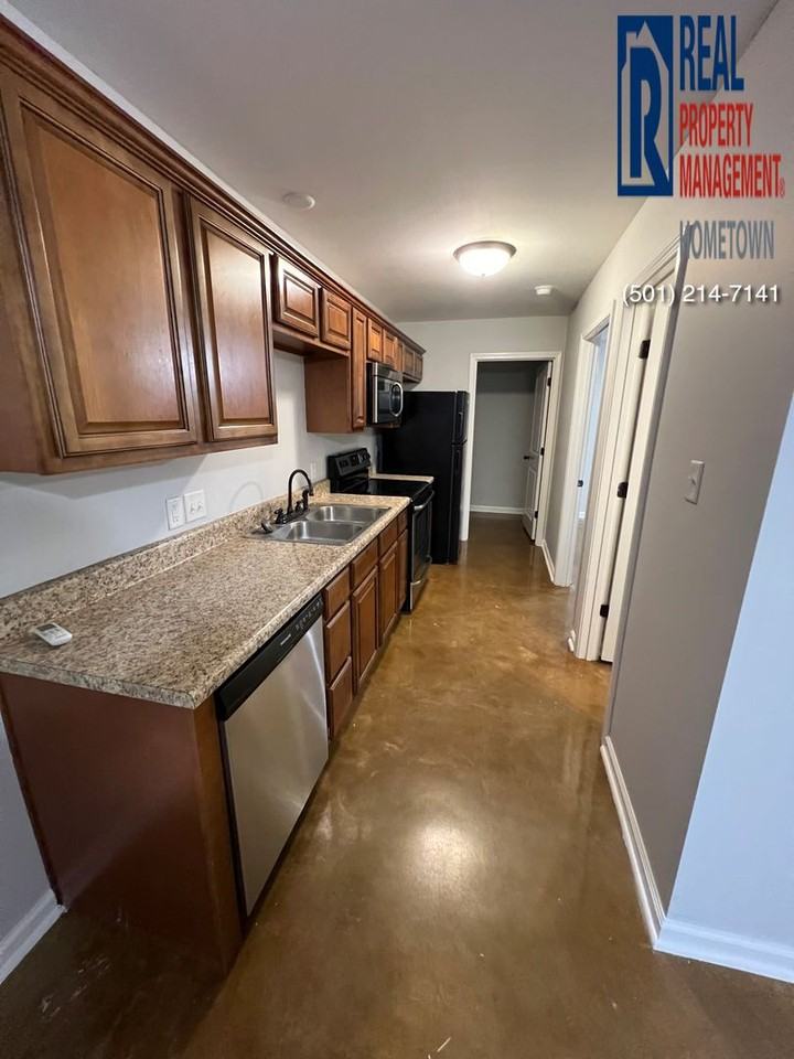 226 E Maple - Photo 3 of 11