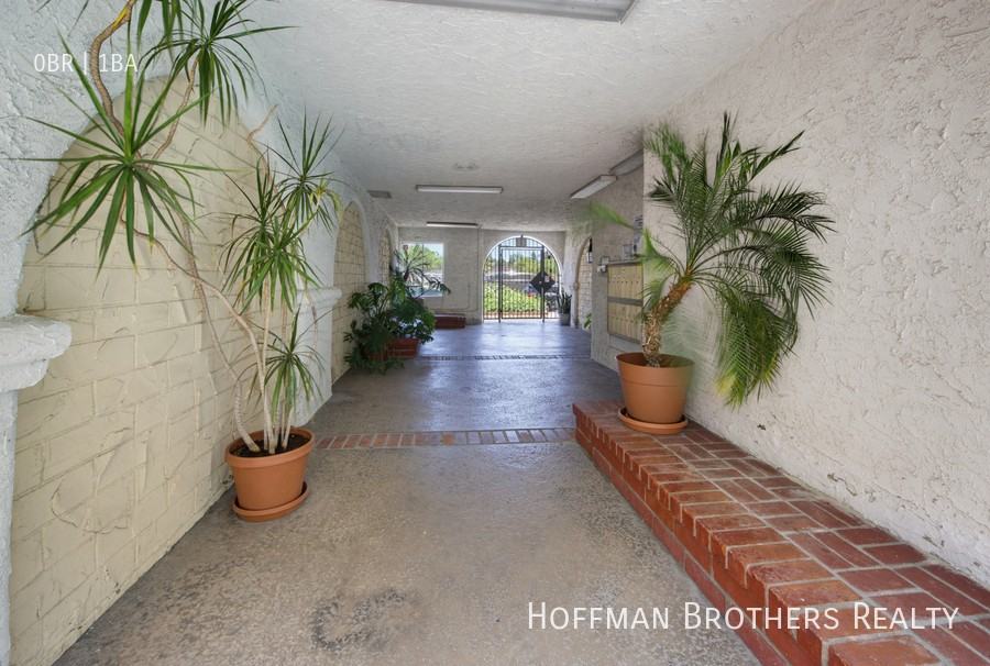 6907 Whitsett Ave #204 - Photo 7 of 10