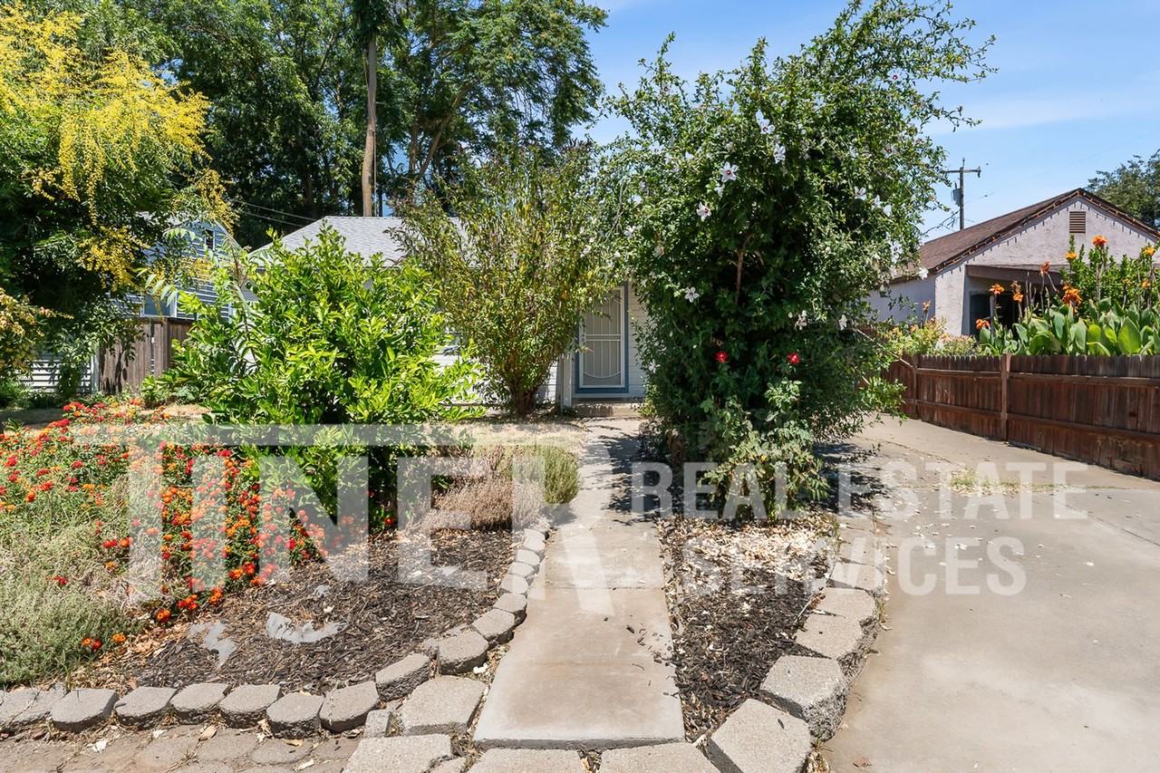 1436 Carrie St - Photo 5 of 19