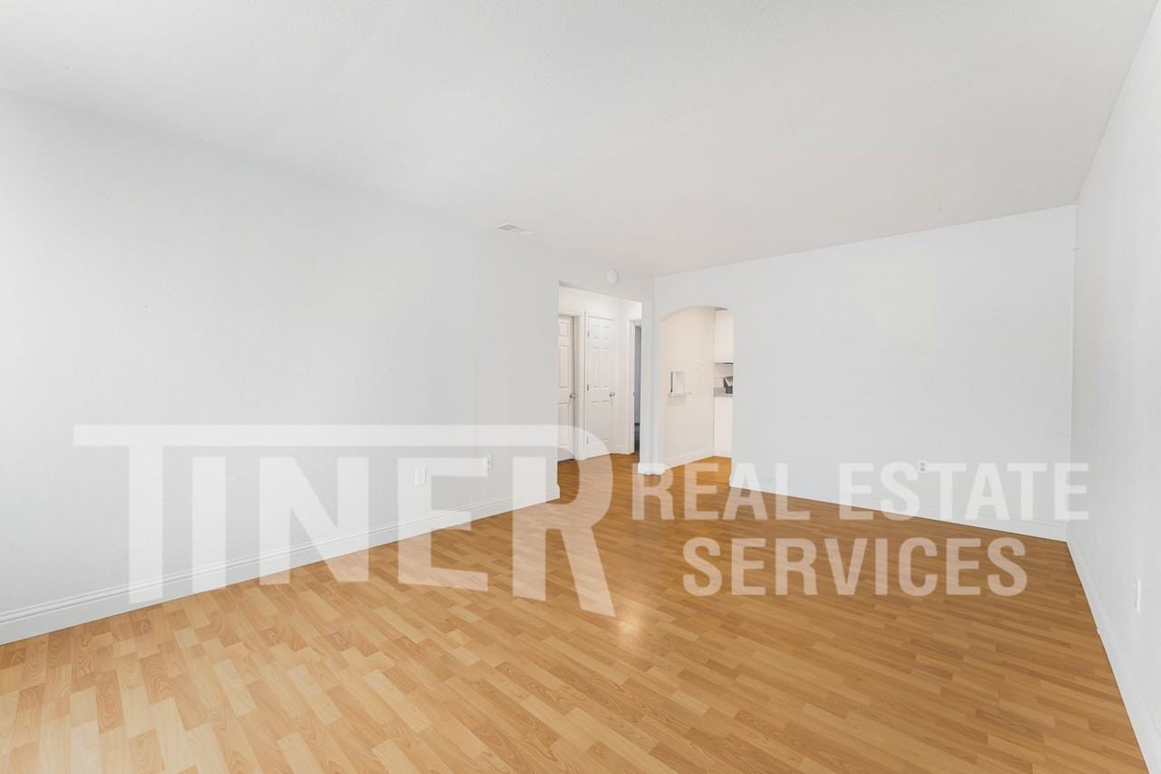 1436 Carrie St - Photo 7 of 19