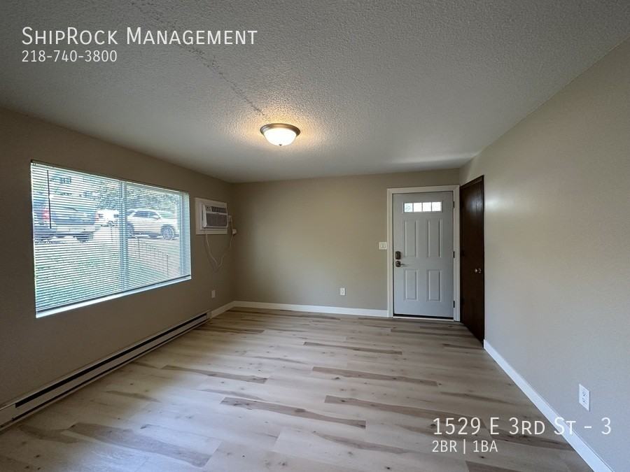 1529 E 3rd St #3 - Photo 4 of 19