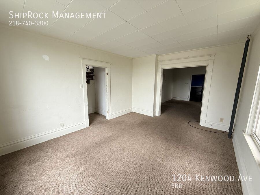 1204 Kenwood Ave - Photo 4 of 25