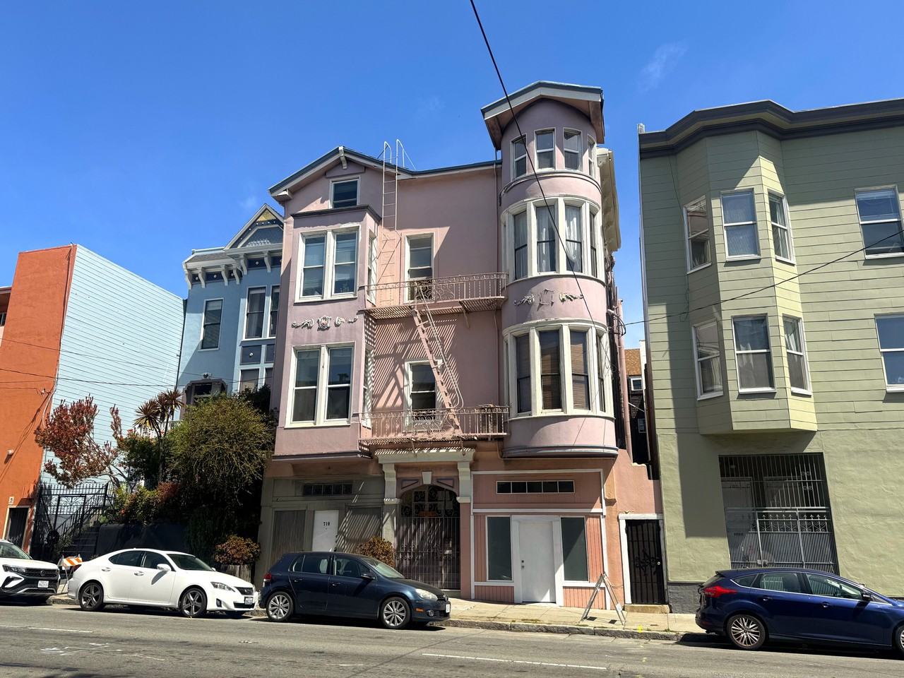 708 Oak Street - Photo 4 of 6