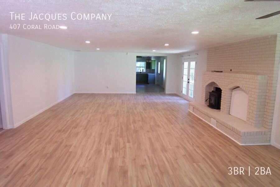 407 Coral Rd - Photo 3 of 15