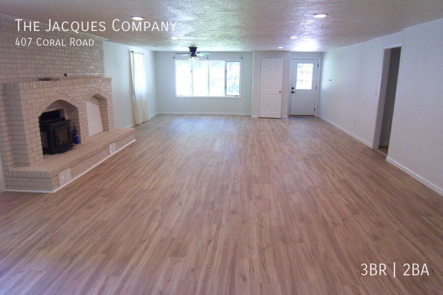 407 Coral Rd - Photo 4 of 15
