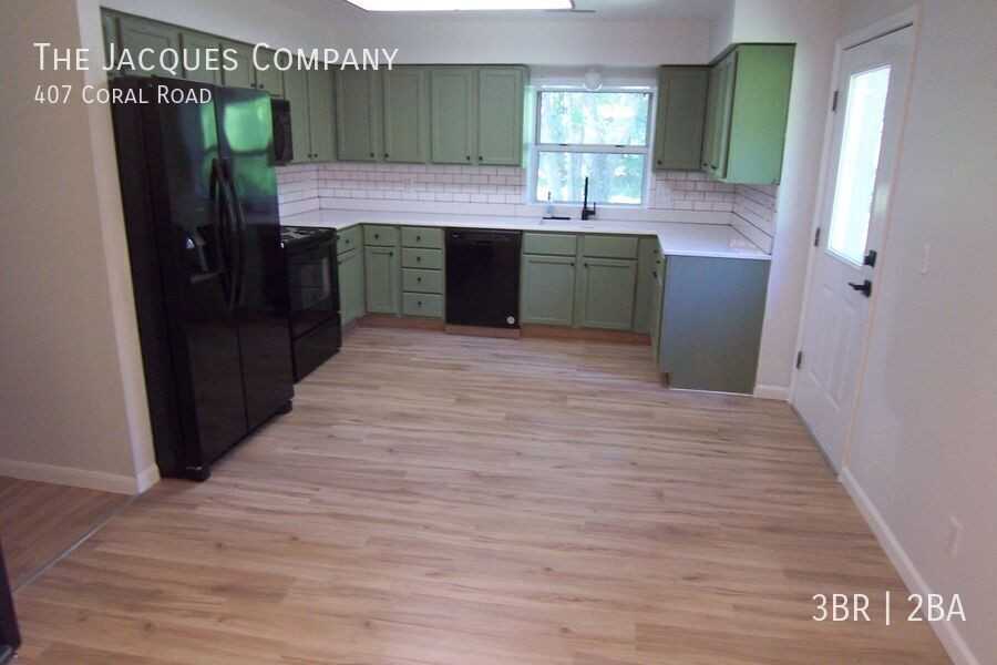 407 Coral Rd - Photo 5 of 15