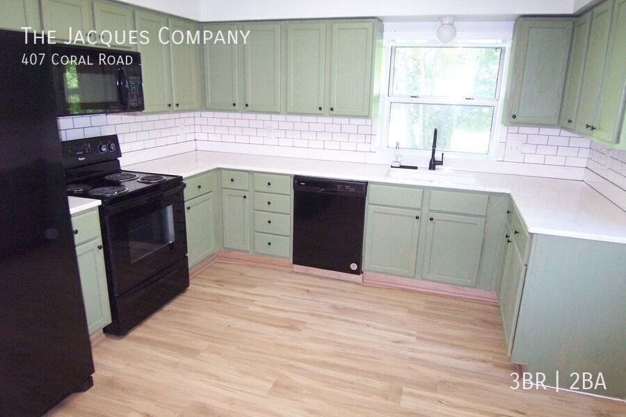 407 Coral Rd - Photo 6 of 15