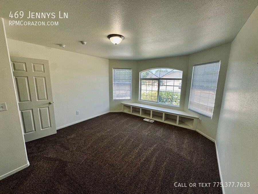 469 Jennys Ln - Photo 6 of 31