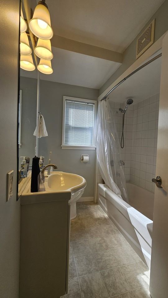 1621 Adanac Street #B - Photo 5 of 25