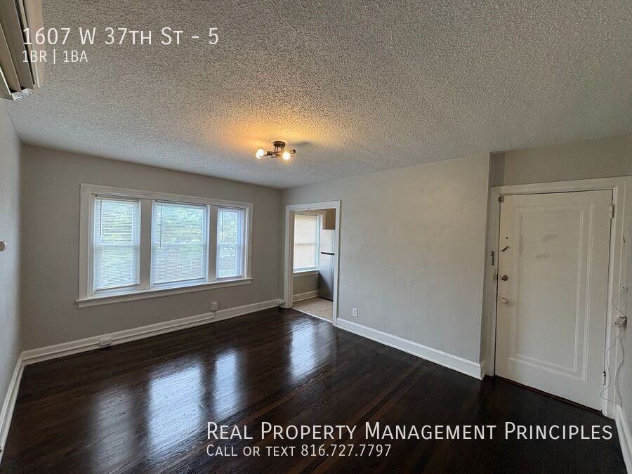 1607 W 37th St #5 - Photo 2 of 7