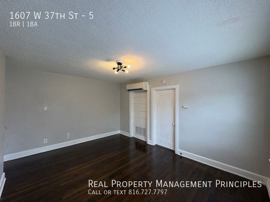 1607 W 37th St #5 - Photo 3 of 7