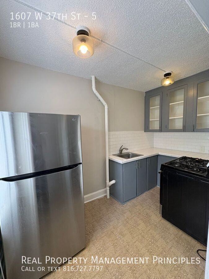 1607 W 37th St #5 - Photo 4 of 7
