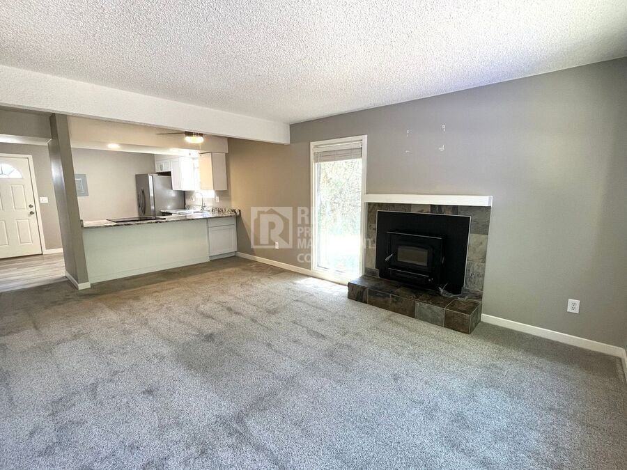 2399 Washo Cir - Photo 3 of 12