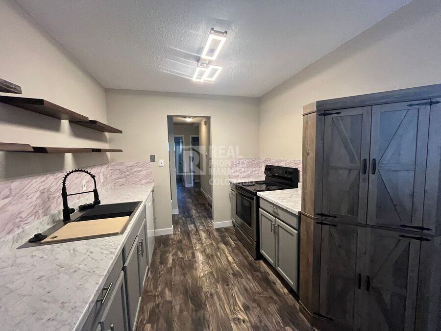 615 46th Avenue Ct - Photo 5 of 19