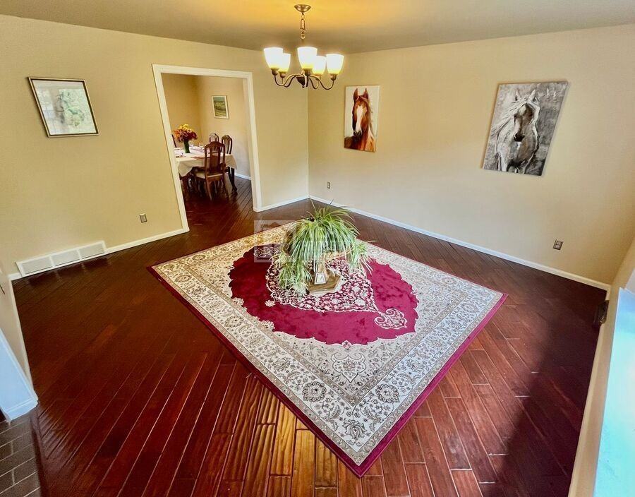 1101 Mansfield Dr - Photo 2 of 26
