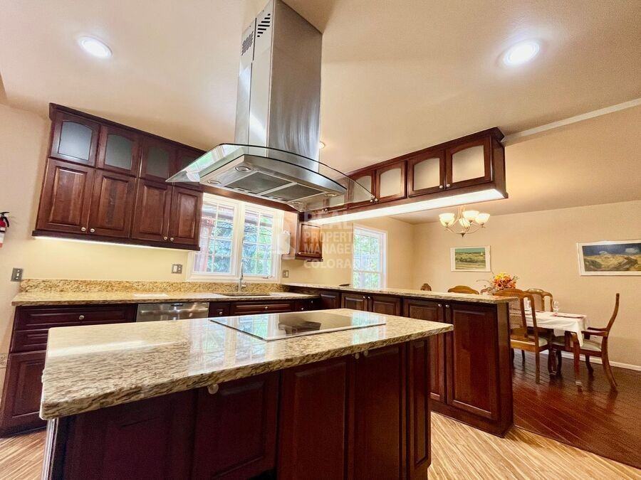 1101 Mansfield Dr - Photo 5 of 26