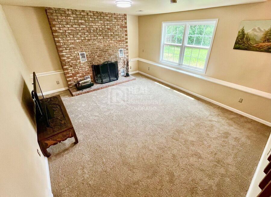 1101 Mansfield Dr - Photo 7 of 26