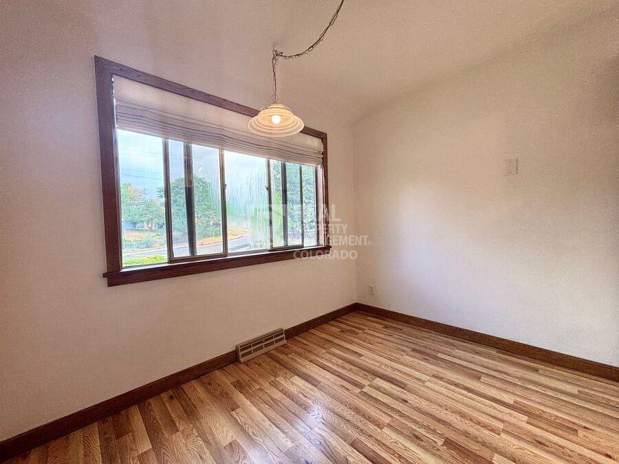 1004 S Arbutus St #1004 - Photo 3 of 12