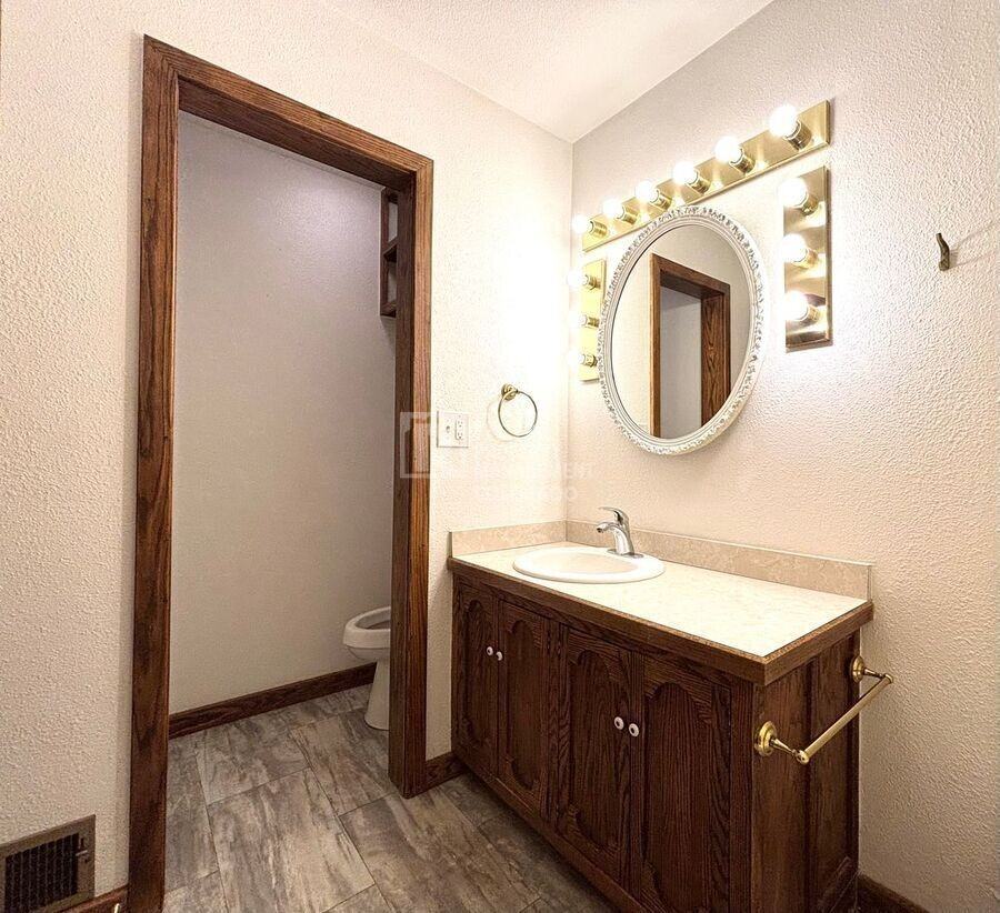 1004 S Arbutus St #1004 - Photo 6 of 12