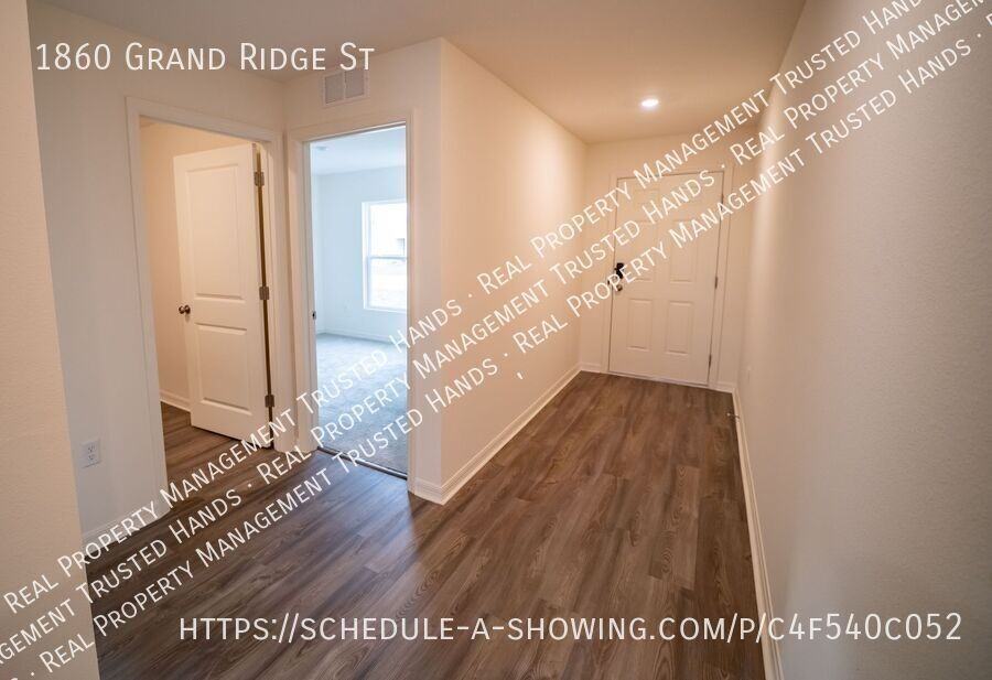 1860 Grand Ridge St - Photo 3 of 24
