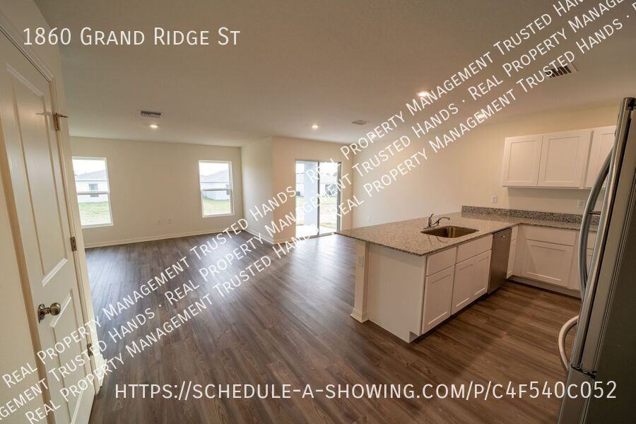 1860 Grand Ridge St - Photo 4 of 24