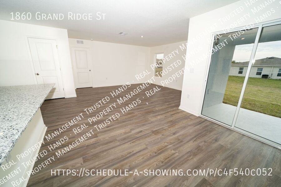 1860 Grand Ridge St - Photo 7 of 24