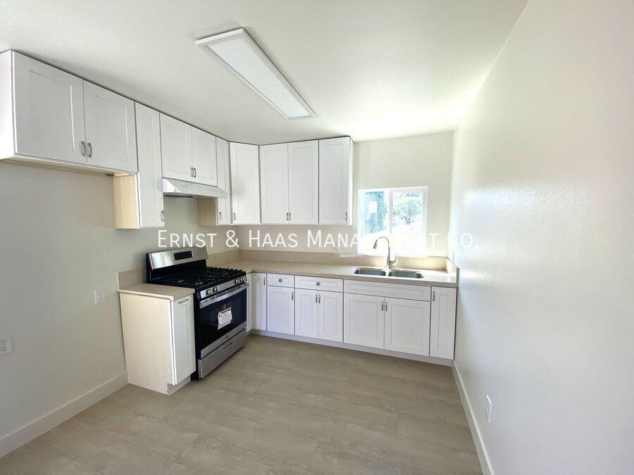 1145 1/2 Freeman Ave #1-2 - Photo 4 of 19