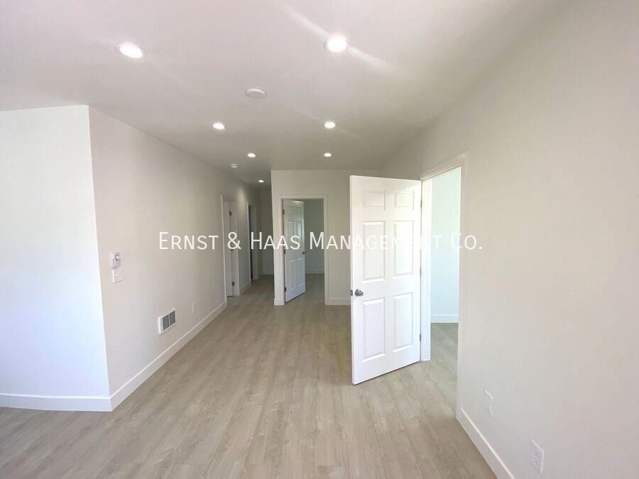 1145 1/2 Freeman Ave #1-2 - Photo 6 of 19