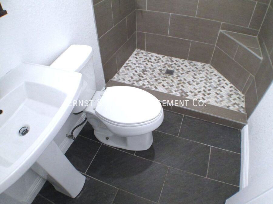 1125 N Saint Marys Ct #1A - Photo 7 of 8