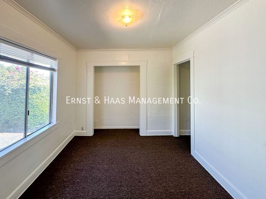 1618 1/2 E 4th St - Photo 7 of 10