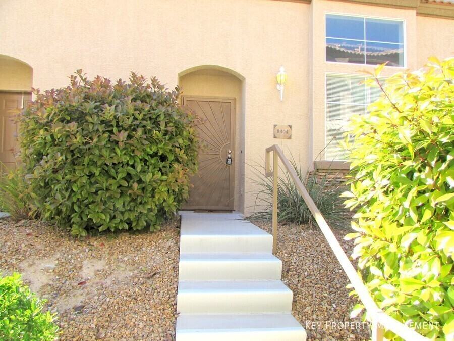 8404 Tiger Woods Ave - Photo 3 of 18