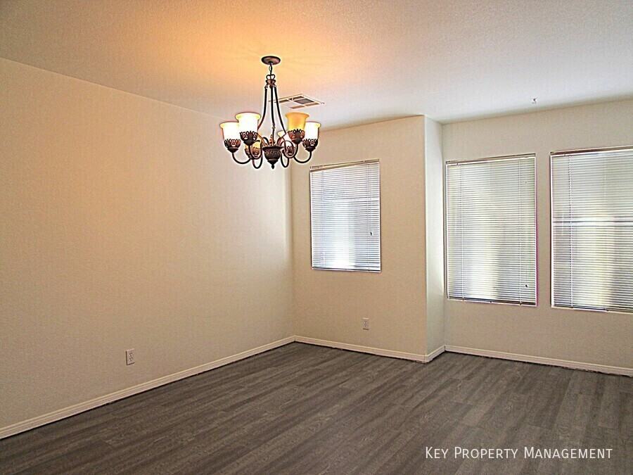 8404 Tiger Woods Ave - Photo 4 of 18