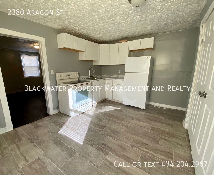 2380 Aragon St - Photo 4 of 9