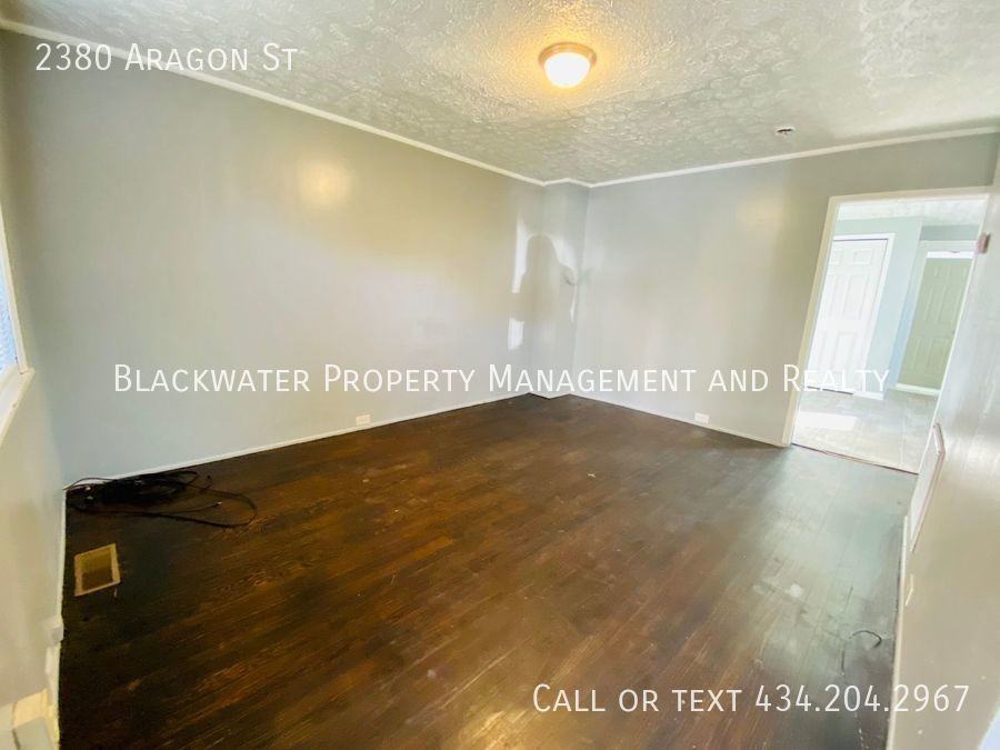 2380 Aragon St - Photo 5 of 9