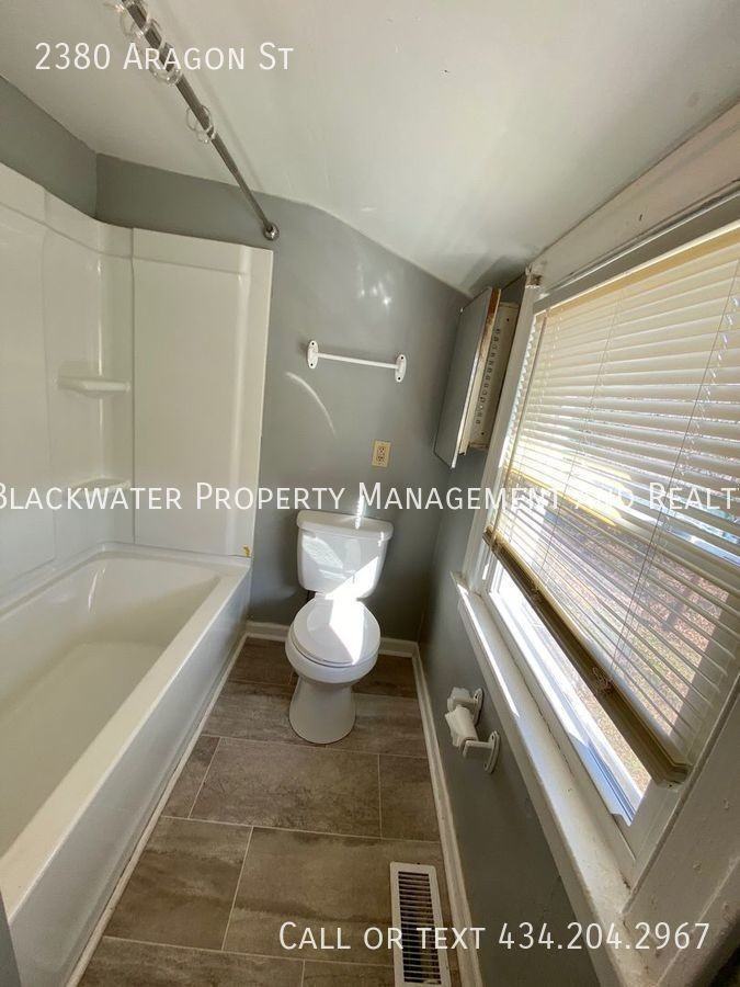 2380 Aragon St - Photo 6 of 9
