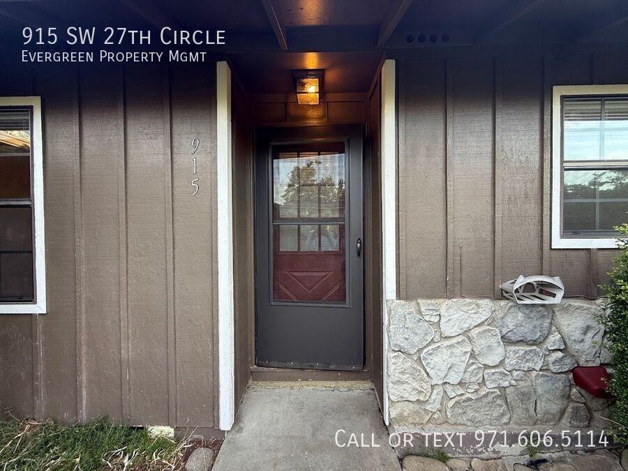 915 Sw 27th Cir - Photo 3 of 26