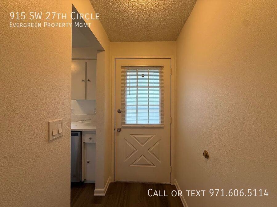 915 Sw 27th Cir - Photo 5 of 26
